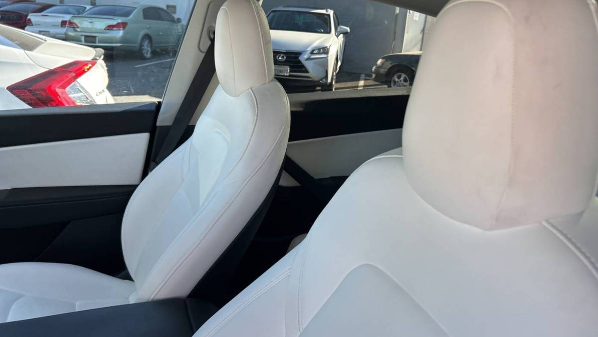 2021 Tesla Model Y 5YJYGDEE7MF060990