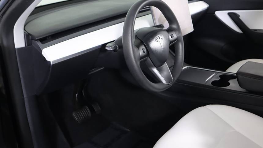 2021 Tesla Model Y 5YJYGAEE2MF195163