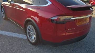 2018 Tesla Model X 5YJXCAE26JF129482