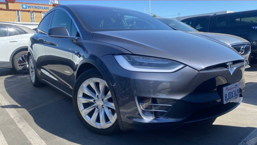 2018 Tesla Model X 5YJXCDE21JF123395