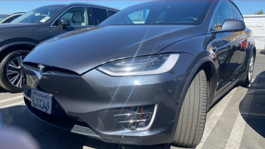 2018 Tesla Model X 5YJXCDE21JF123395