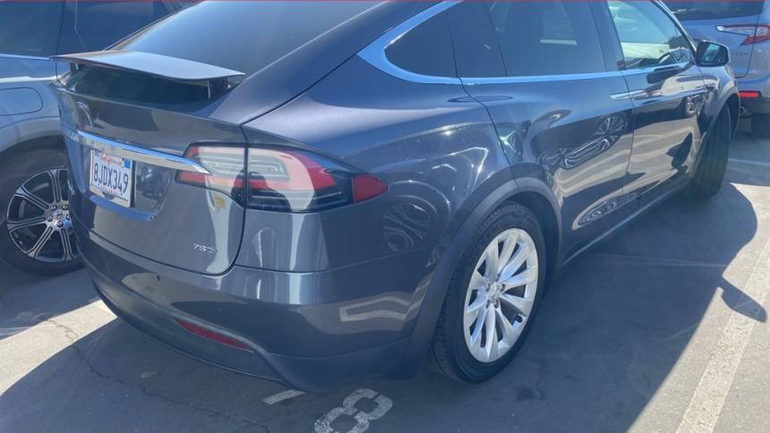 2018 Tesla Model X 5YJXCDE21JF123395