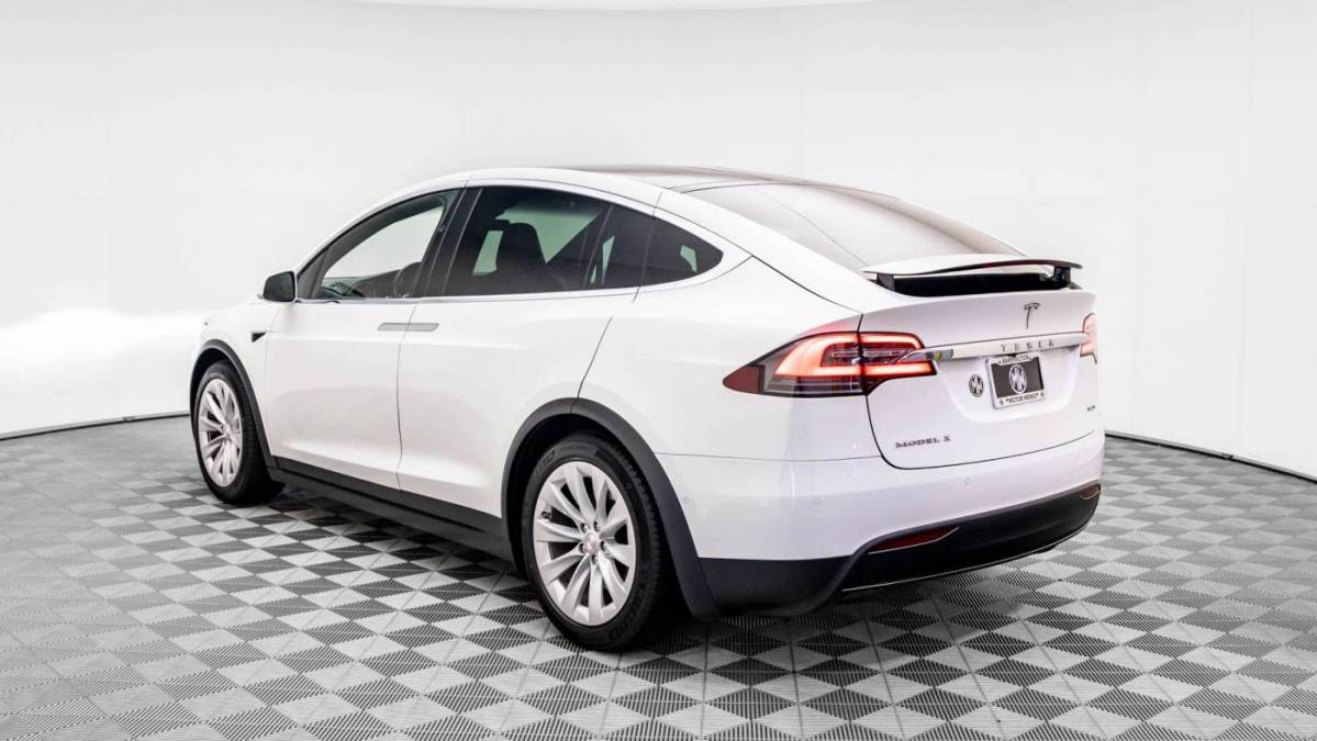 2017 Tesla Model X 5YJXCDE28HF067076