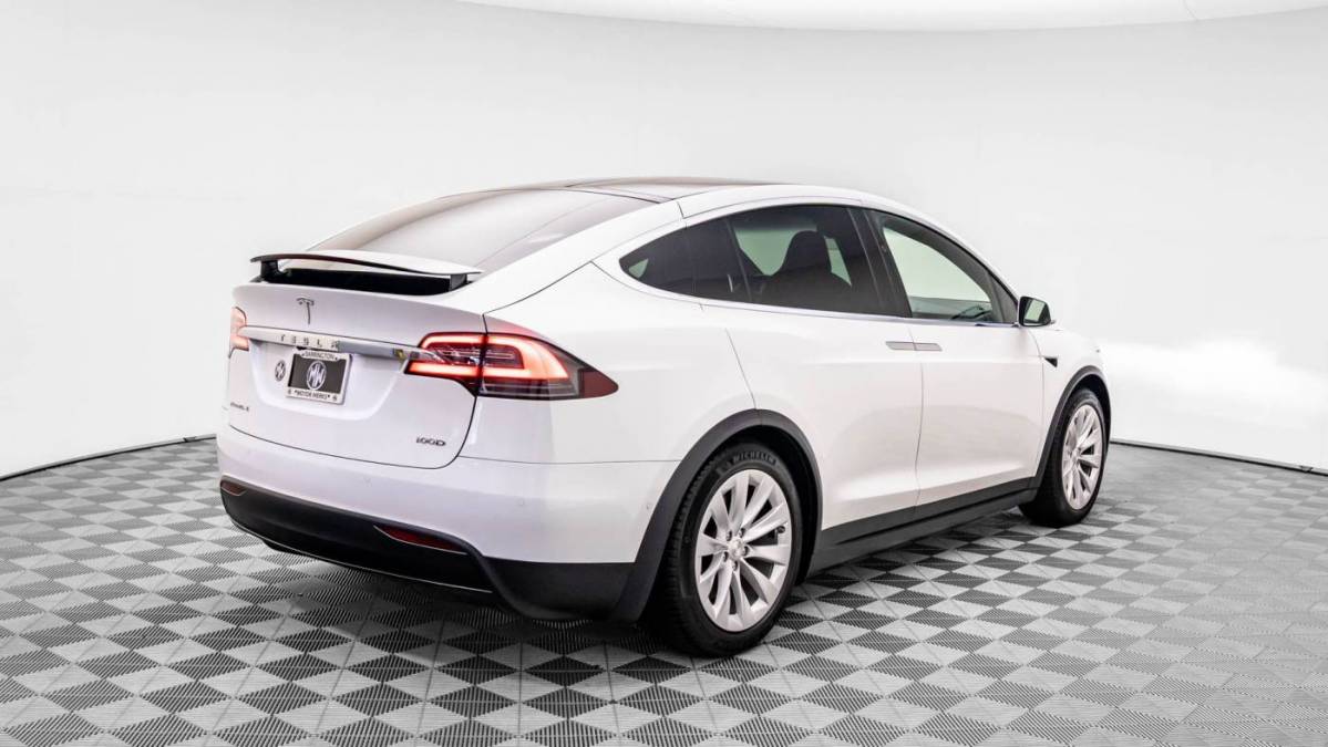 2017 Tesla Model X 5YJXCDE28HF067076