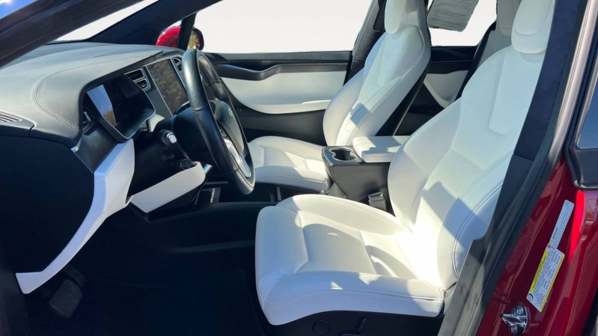 2018 Tesla Model X 5YJXCBE27JF088222