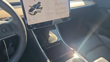 2021 Tesla Model Y 5YJYGDEE5MF062978