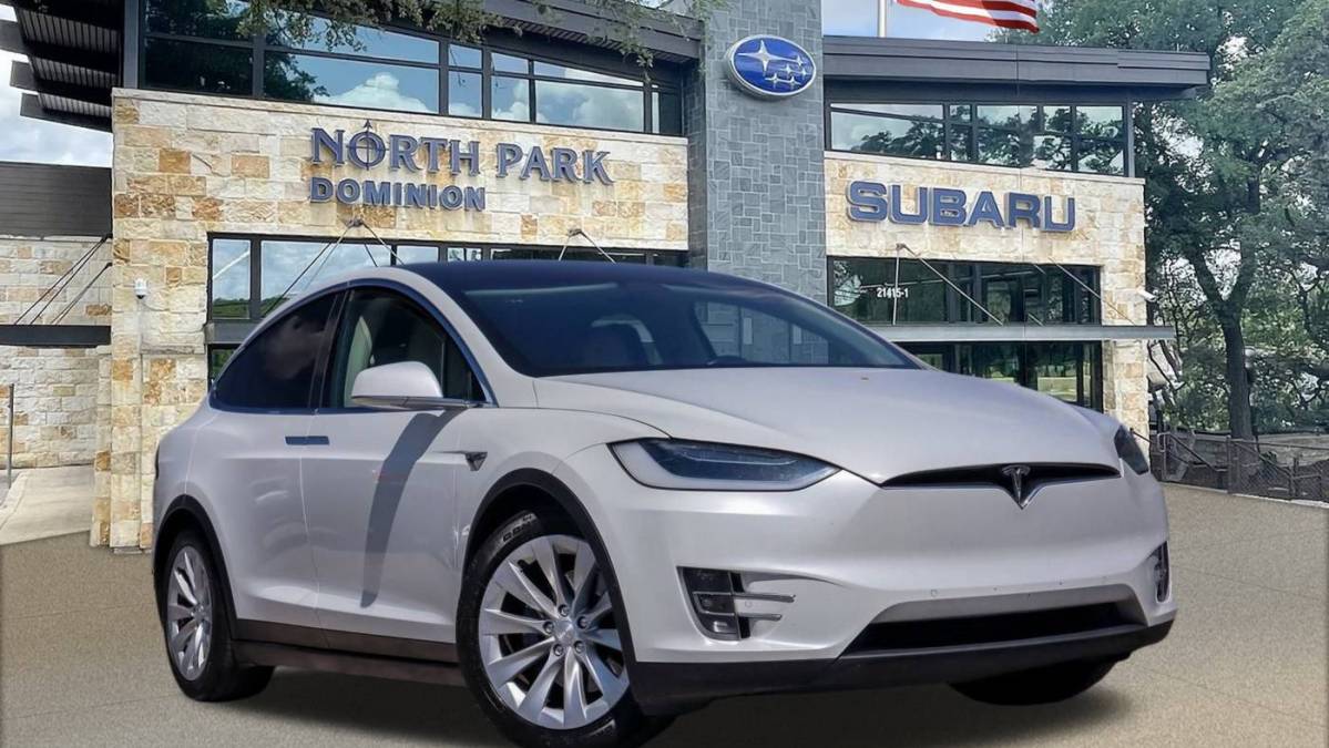 2018 Tesla Model X 5YJXCDE23JF090240