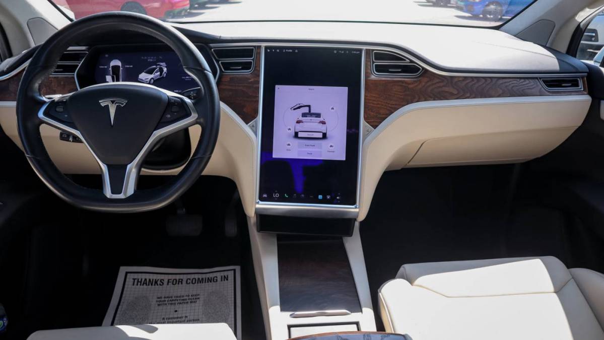 2018 Tesla Model X 5YJXCDE23JF090240