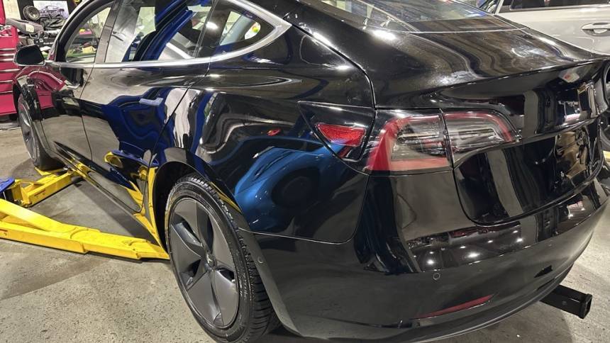 2018 Tesla Model 3 5YJ3E1EAXJF013847