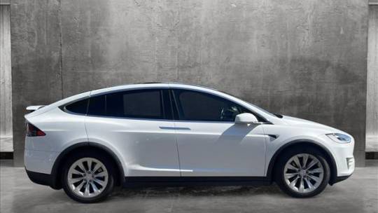 2018 Tesla Model X 5YJXCDE28JF103564