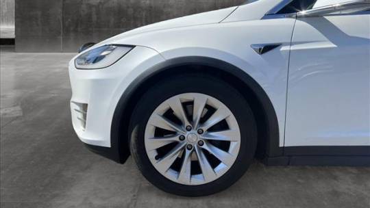 2018 Tesla Model X 5YJXCDE28JF103564