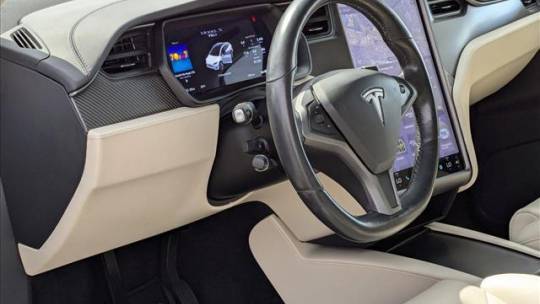 2018 Tesla Model X 5YJXCDE21JF113594