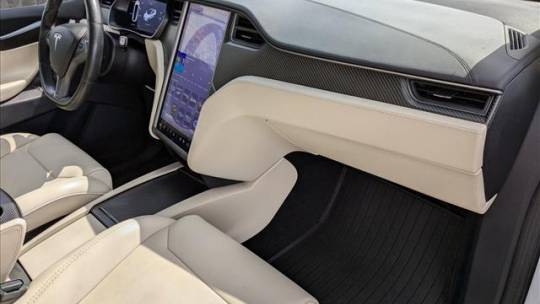 2018 Tesla Model X 5YJXCDE21JF113594