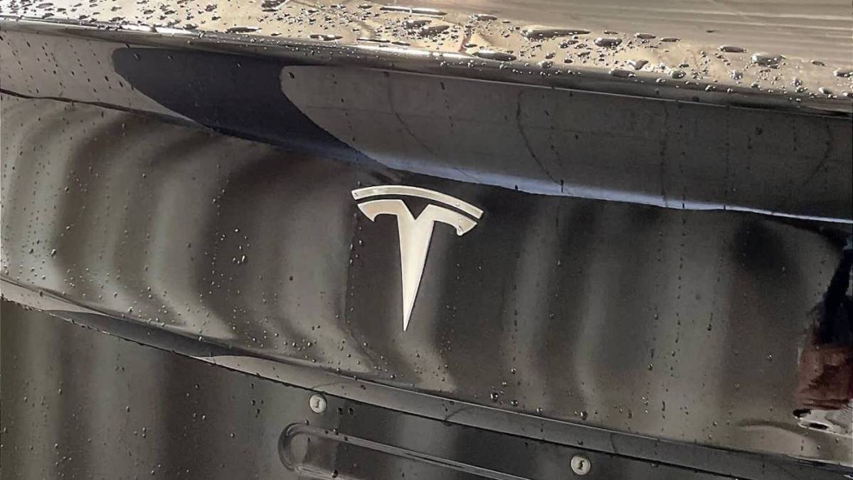 2018 Tesla Model 3 5YJ3E1EB4JF127724