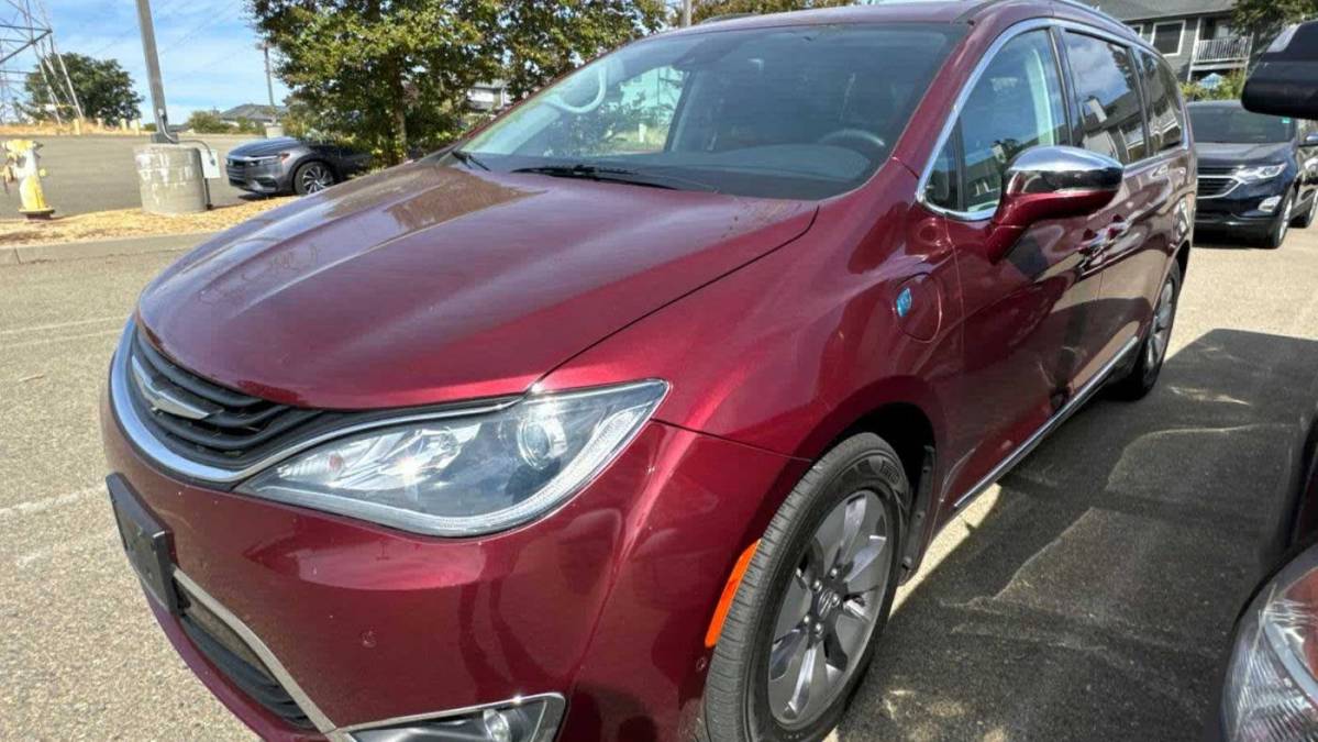 2018 Chrysler Pacifica Hybrid 2C4RC1N74JR129585