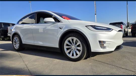 2017 Tesla Model X 5YJXCDE25HF061056