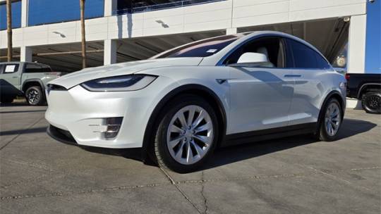 2017 Tesla Model X 5YJXCDE25HF061056