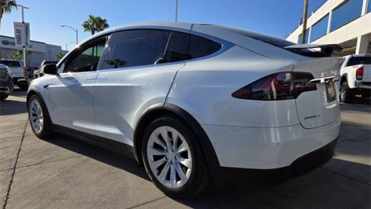 2017 Tesla Model X 5YJXCDE25HF061056