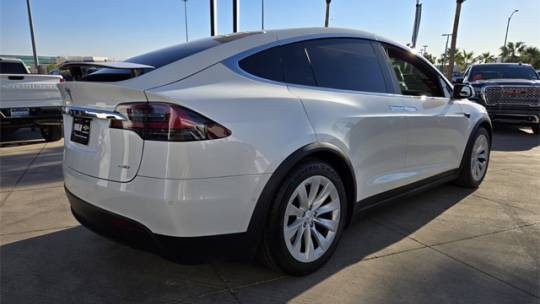 2017 Tesla Model X 5YJXCDE25HF061056