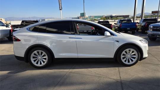 2017 Tesla Model X 5YJXCDE25HF061056