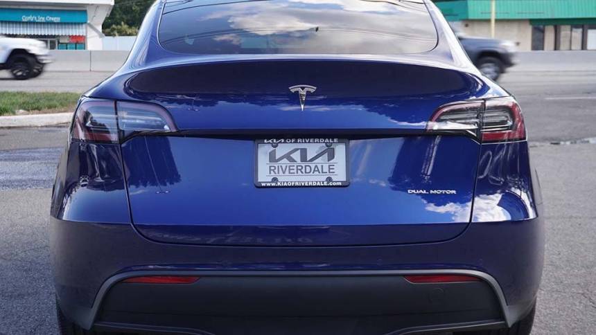 2020 Tesla Model Y 5YJYGDEE1LF008284