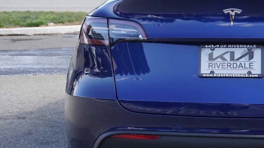 2020 Tesla Model Y 5YJYGDEE1LF008284