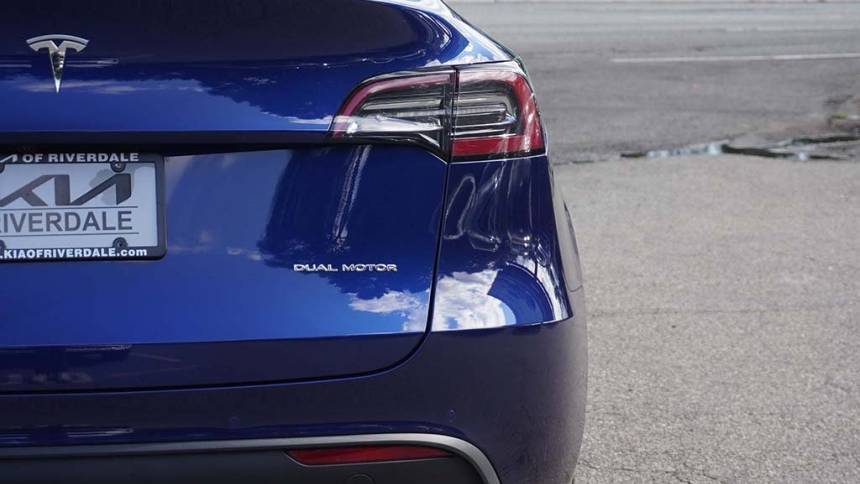 2020 Tesla Model Y 5YJYGDEE1LF008284