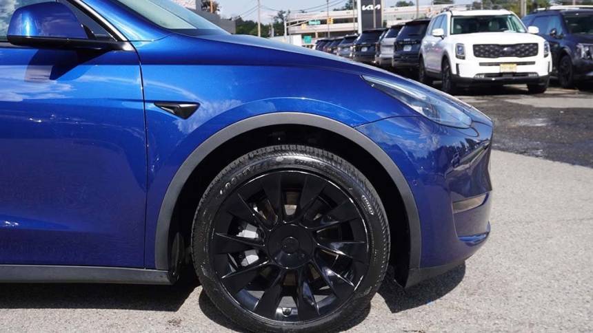 2020 Tesla Model Y 5YJYGDEE1LF008284