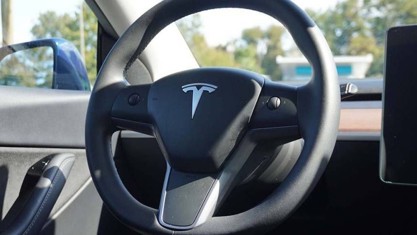 2020 Tesla Model Y 5YJYGDEE1LF008284