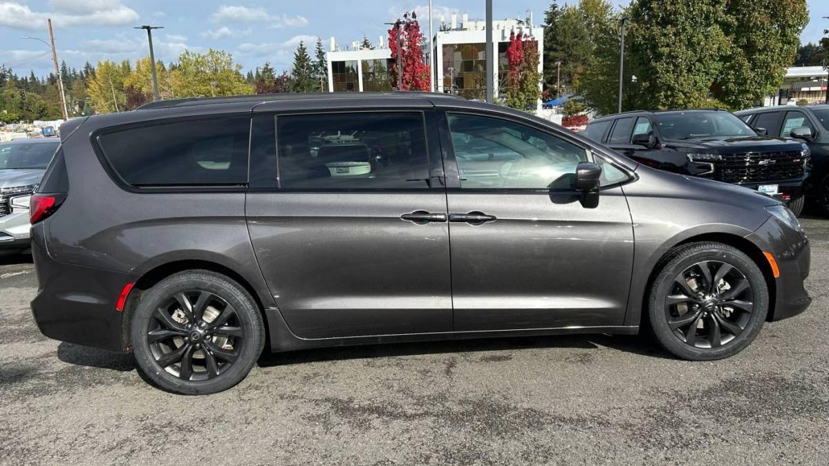 2018 Chrysler Pacifica Hybrid 2C4RC1L76JR262268