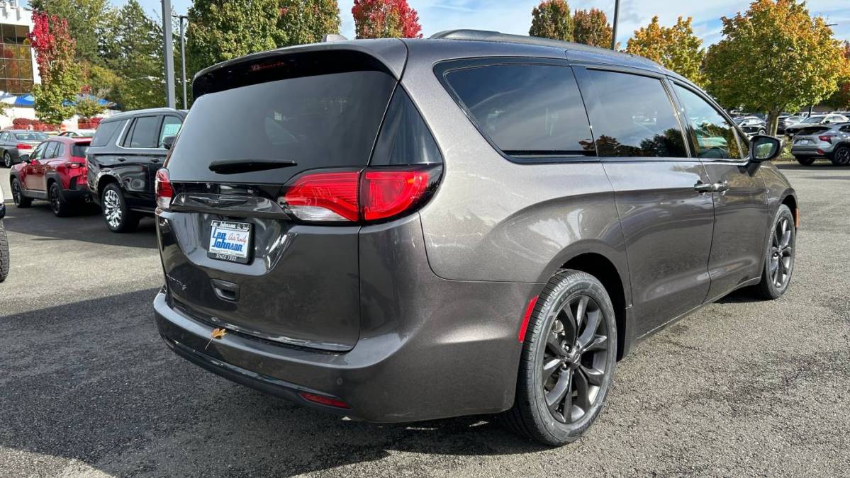 2018 Chrysler Pacifica Hybrid 2C4RC1L76JR262268