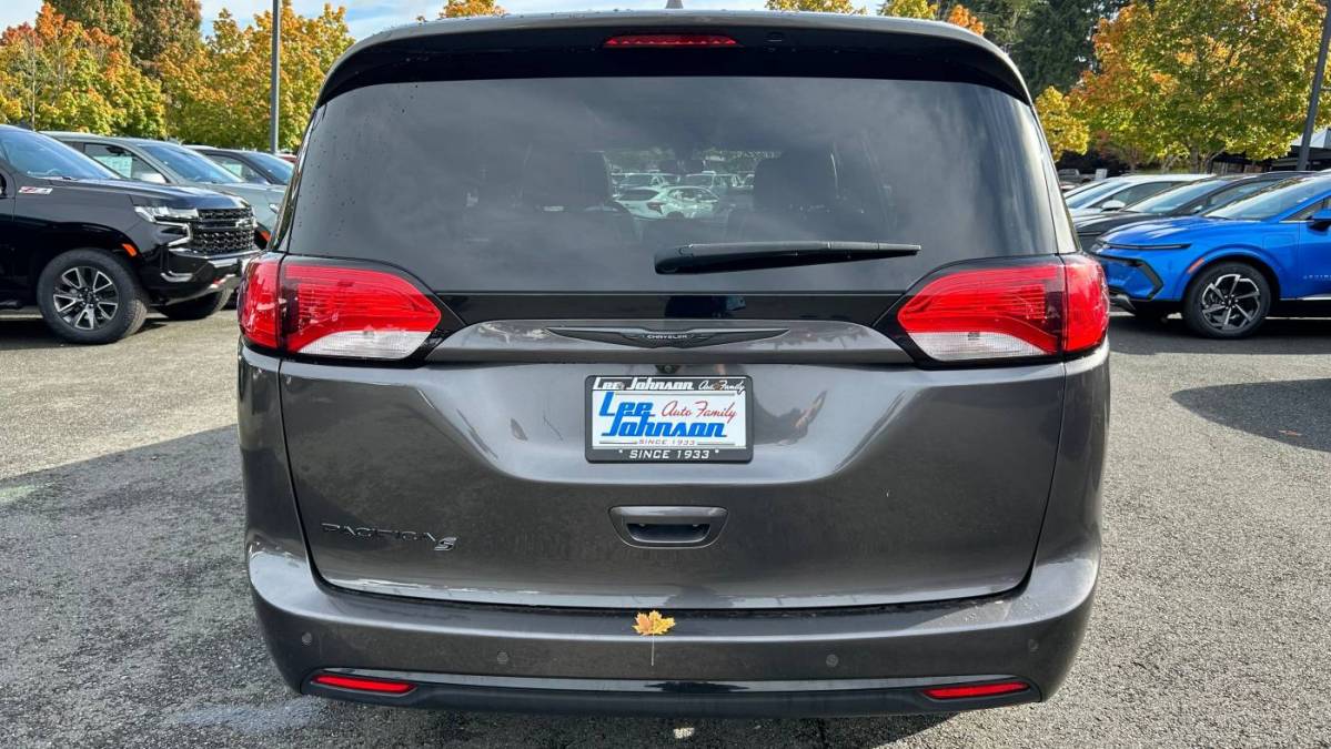 2018 Chrysler Pacifica Hybrid 2C4RC1L76JR262268