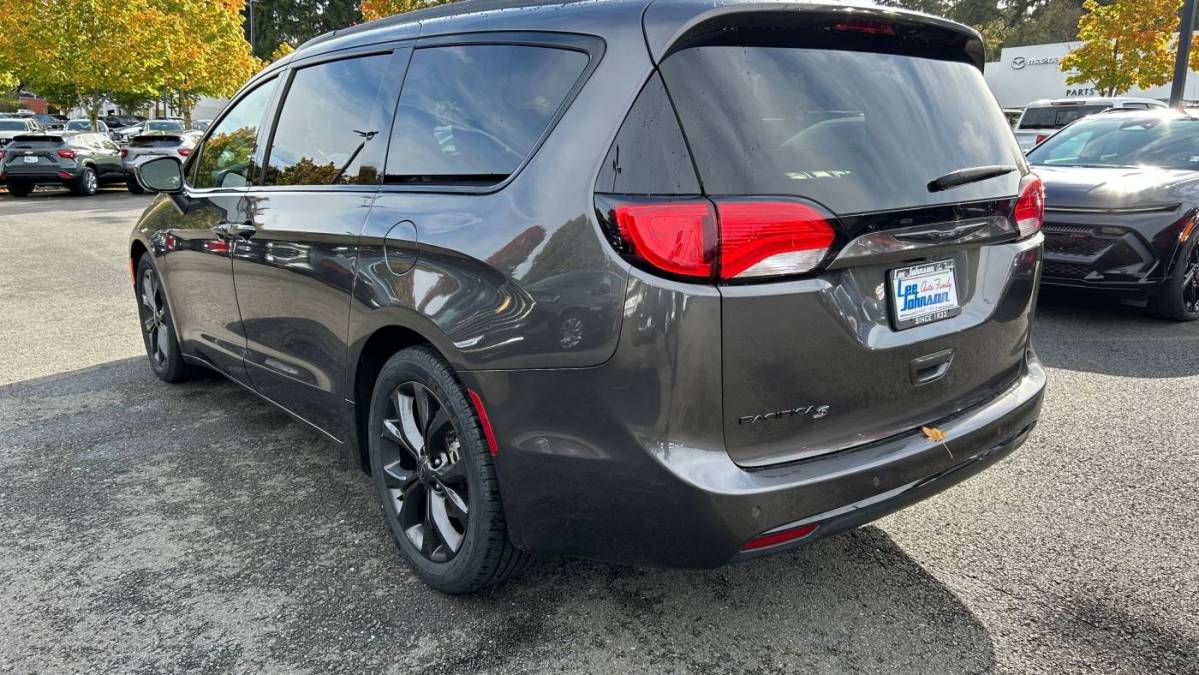 2018 Chrysler Pacifica Hybrid 2C4RC1L76JR262268