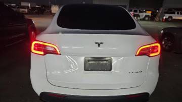 2021 Tesla Model Y 5YJYGDEE2MF273247