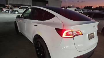 2021 Tesla Model Y 5YJYGDEE2MF273247