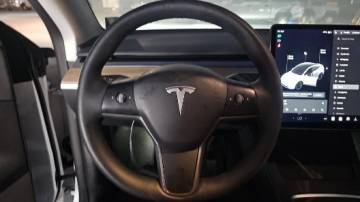 2021 Tesla Model Y 5YJYGDEE2MF273247