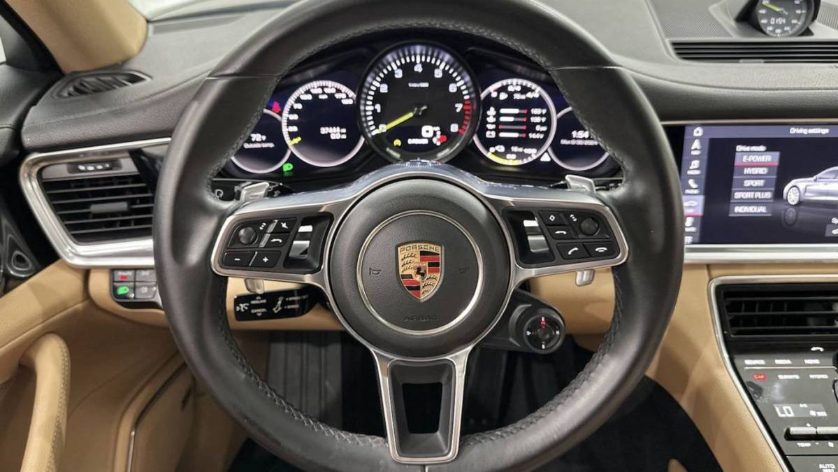 2018 Porsche Panamera WP0AE2A7XJL177183