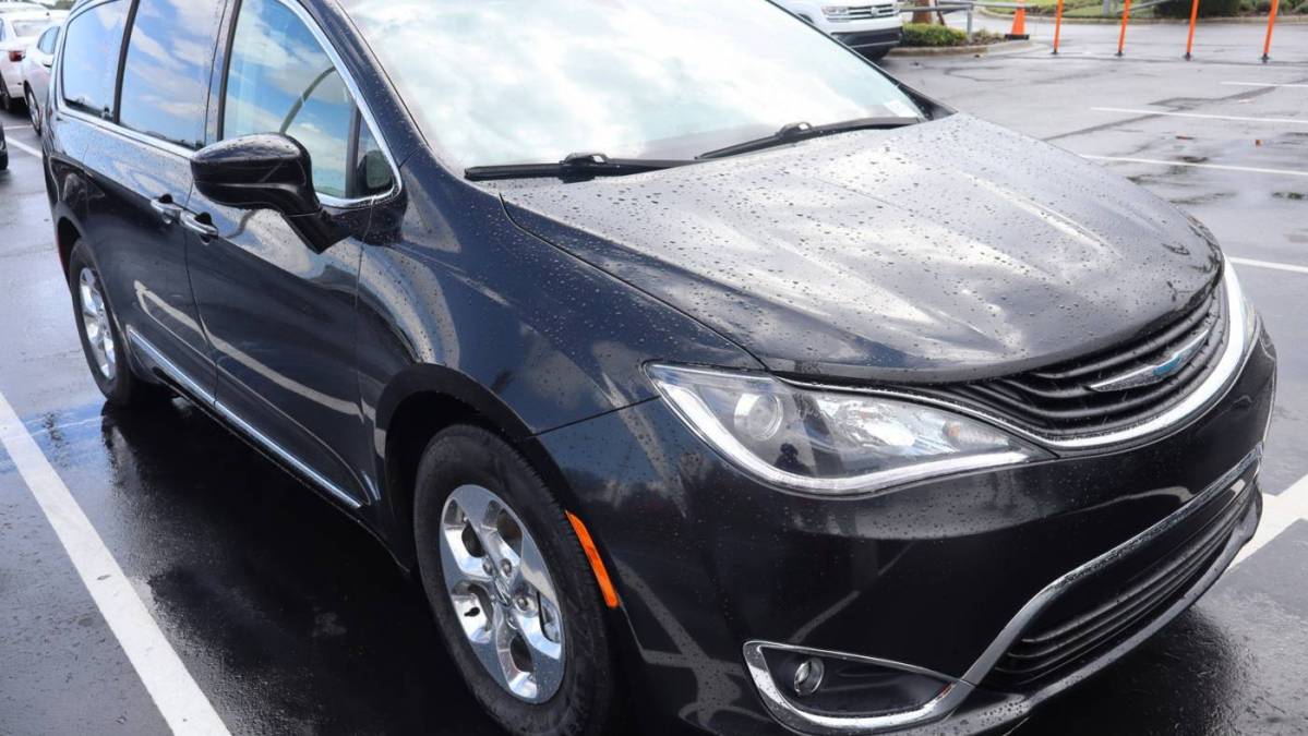 2018 Chrysler Pacifica Hybrid 2C4RC1L73JR155470