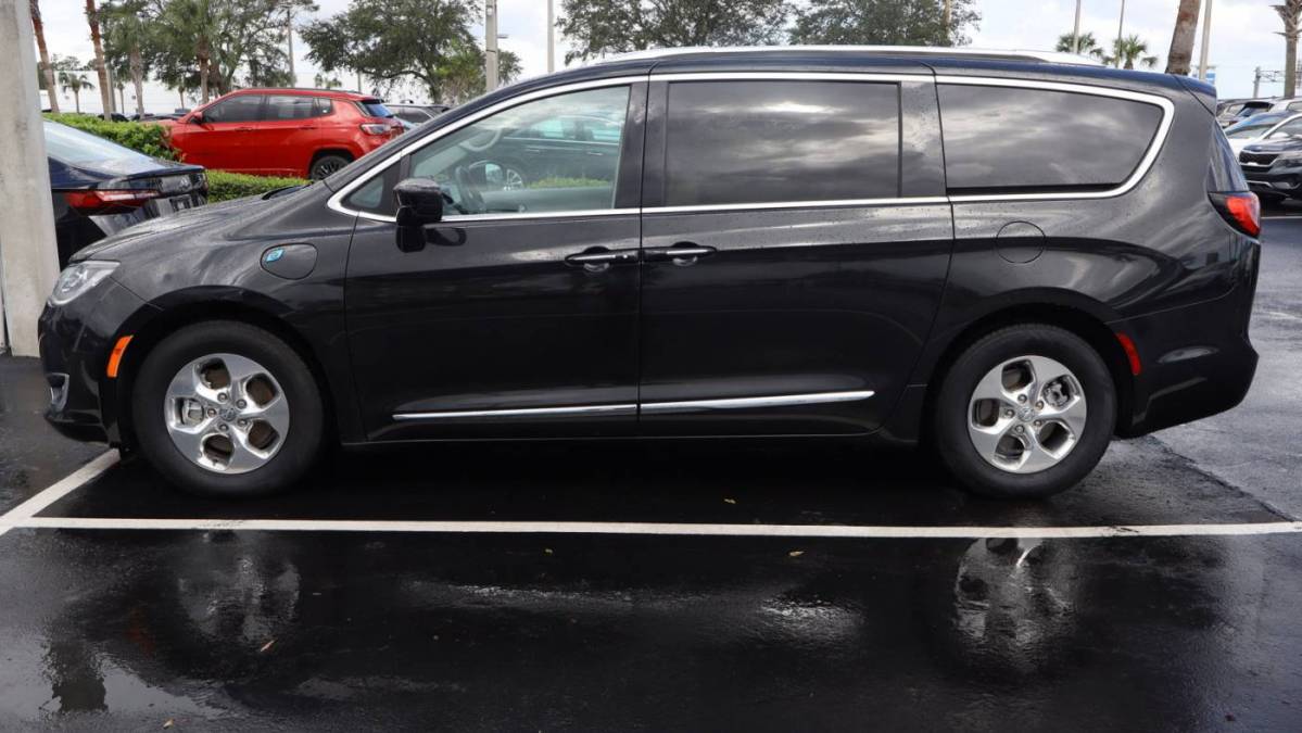 2018 Chrysler Pacifica Hybrid 2C4RC1L73JR155470