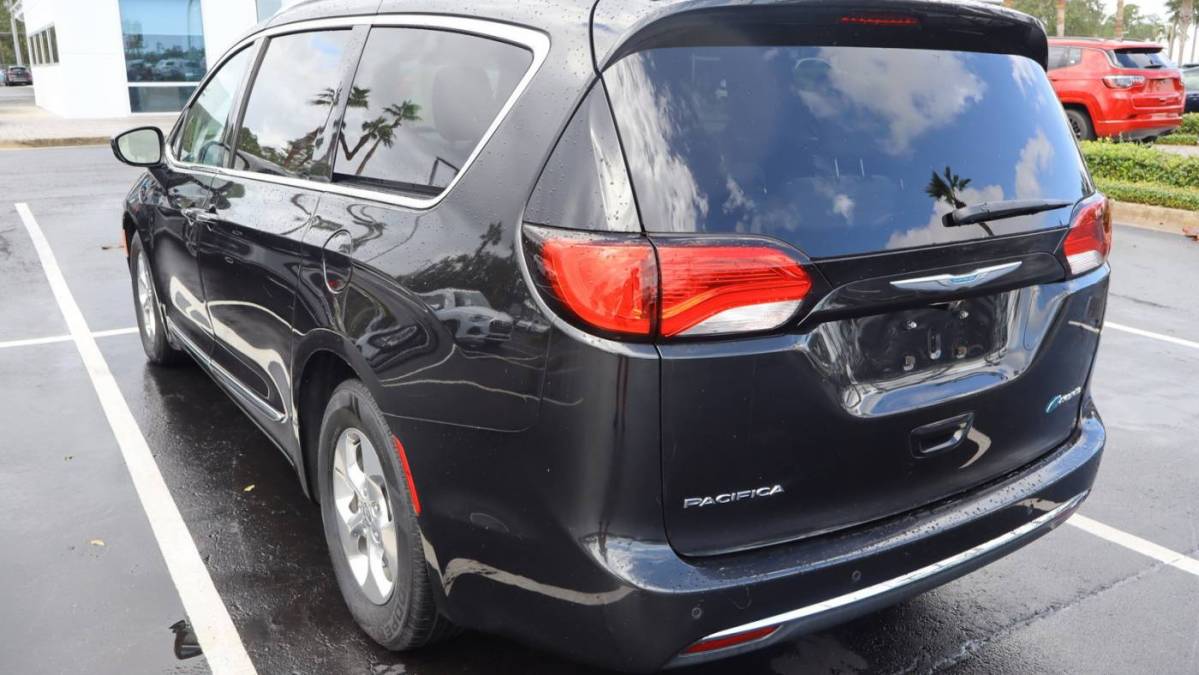 2018 Chrysler Pacifica Hybrid 2C4RC1L73JR155470