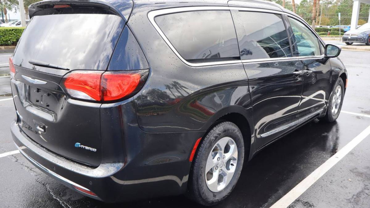 2018 Chrysler Pacifica Hybrid 2C4RC1L73JR155470