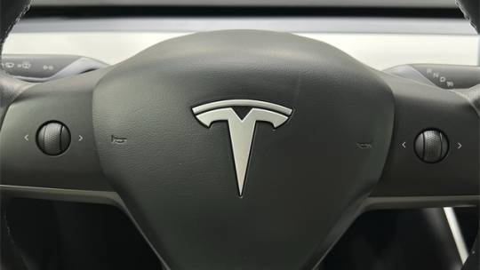 2020 Tesla Model Y 5YJYGDEE4LF046320