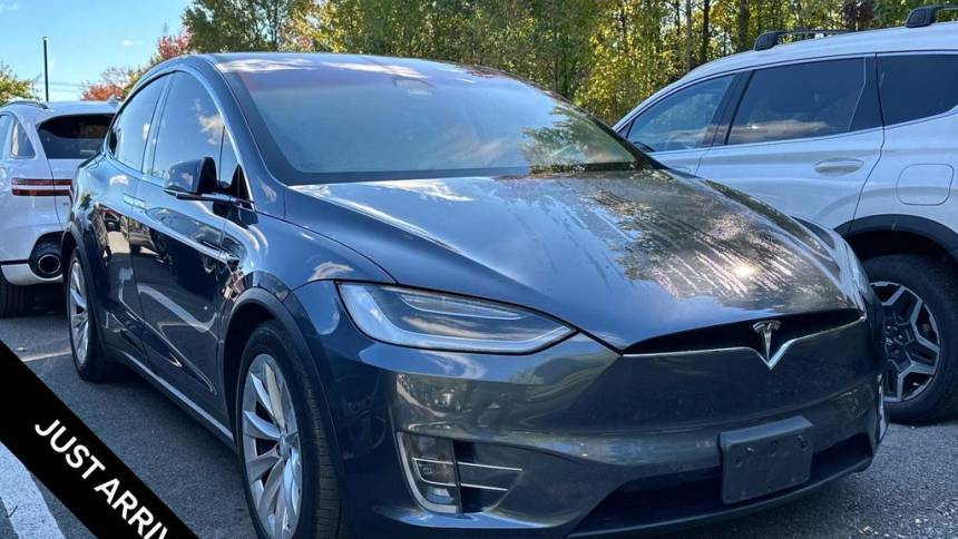 2018 Tesla Model X 5YJXCDE27JF101952