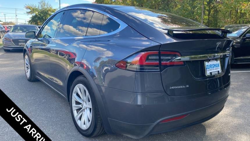 2018 Tesla Model X 5YJXCDE27JF101952