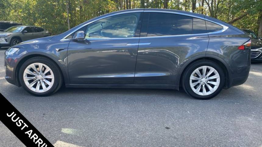 2018 Tesla Model X 5YJXCDE27JF101952