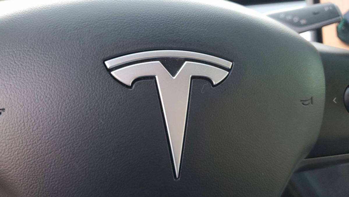 2021 Tesla Model Y 5YJYGDEE8MF202702