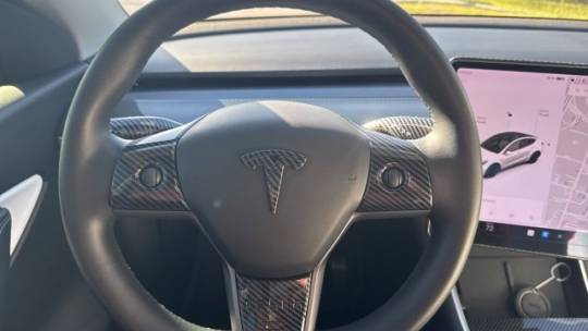 2020 Tesla Model Y 5YJYGDEE5LF022107