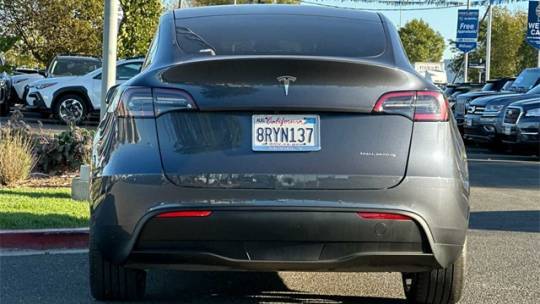 2020 Tesla Model Y 5YJYGDEE3LF034143