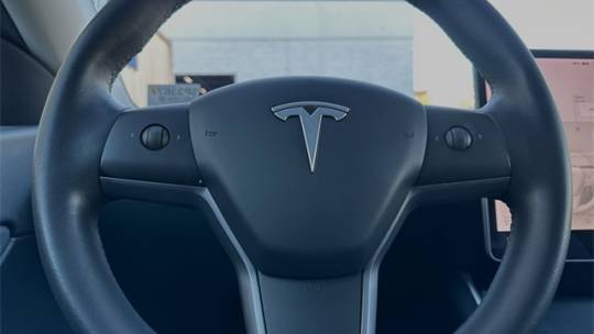 2020 Tesla Model Y 5YJYGDEE3LF034143