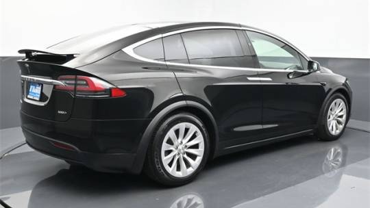 2019 Tesla Model X 5YJXCBE25KF152579